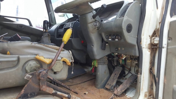 ขาย 10 ล้อดั้ม ไอ้หลง MMTFN627PNC ปี 52 เครื่องเดิม 260 แรงม้า เกียร์เดิม คัสซีสวย หัวเก๋งต้องเก็บหน่อย ทะเบียนพร้อมโอนครับ