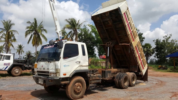 ขาย 10 ล้อดั้ม ไอ้หลง MMTFN627PNC ปี 52 เครื่องเดิม 260 แรงม้า เกียร์เดิม คัสซีสวย หัวเก๋งต้องเก็บหน่อย ทะเบียนพร้อมโอนครับ