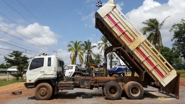 ขาย 10 ล้อดั้ม ไอ้หลง MMTFN627PNC ปี 52 เครื่องเดิม 260 แรงม้า เกียร์เดิม คัสซีสวย หัวเก๋งต้องเก็บหน่อย ทะเบียนพร้อมโอนครับ