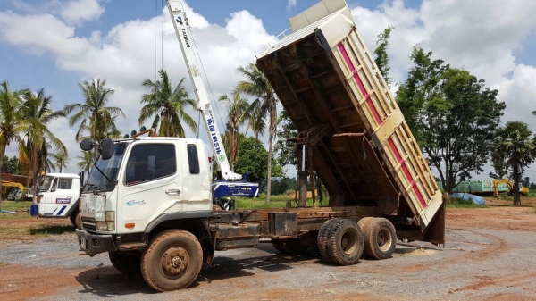 ขาย 10 ล้อดั้ม ไอ้หลง MMTFN627PNC ปี 52 เครื่องเดิม 260 แรงม้า เกียร์เดิม คัสซีสวย หัวเก๋งต้องเก็บหน่อย ทะเบียนพร้อมโอนครับ