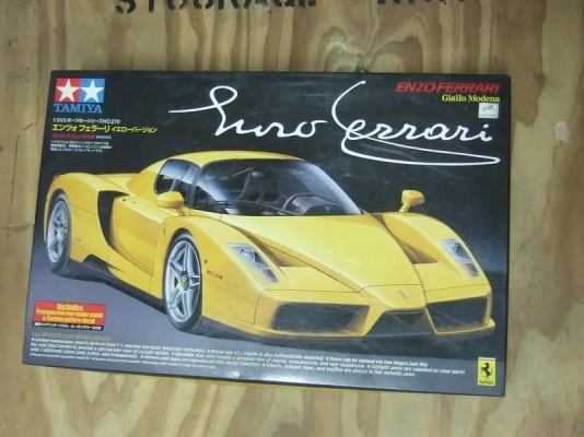 โมเดลรถประกอบ 1/24 Ferrari ยังไม่แกะพลาสติก ราคา 900บาท ส่งEMS+150บาท