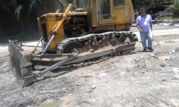 ขายรถแทรคเตอร์ KOMATSU D50A-15 มีเก๋งแอร์พร้อม ห้องเลี้ยวแห้ง ราคา 280000