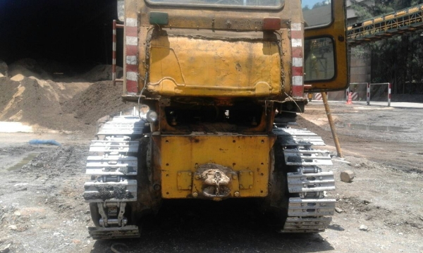 ขายรถแทรคเตอร์ KOMATSU D50A-15 มีเก๋งแอร์พร้อม ห้องเลี้ยวแห้ง ราคา 280000