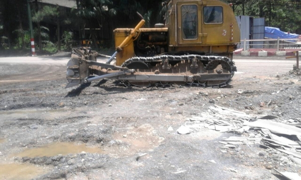 ขายรถแทรคเตอร์ KOMATSU D50A-15 มีเก๋งแอร์พร้อม ห้องเลี้ยวแห้ง ราคา 280000