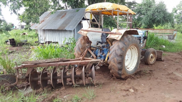 ขายรถไถ FORD 5000 T3 เอกสารสัญญาซื้อขาย อุปกรณ์ผานดันหน้า และผาน 7