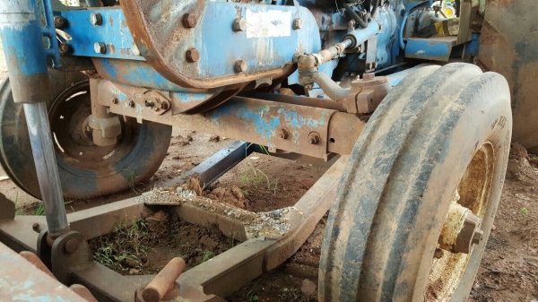 ขายรถไถ FORD 5000 T3 เอกสารสัญญาซื้อขาย อุปกรณ์ผานดันหน้า และผาน 7