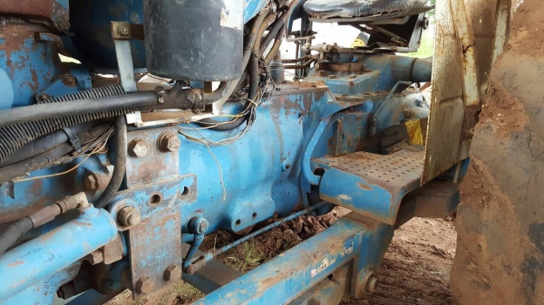 ขายรถไถ FORD 5000 T3 เอกสารสัญญาซื้อขาย อุปกรณ์ผานดันหน้า และผาน 7