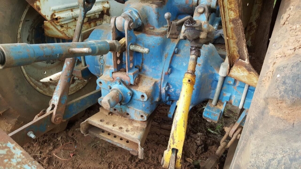 ขายรถไถ FORD 5000 T3 เอกสารสัญญาซื้อขาย อุปกรณ์ผานดันหน้า และผาน 7