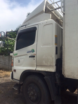 ขายรถ18ล้อรั้ว HINO FM8JNLD เครื่อง 251แรงม้ากับ หางSMM ปี56 สนใจโทร 081-970-1072