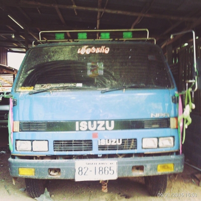 isuzu  เครื่อง 110 นอก เกียร์ ล็อกกี้ 6 เกียร์ ไม่มีสะโลแอร์เย็น สภาพสวย เอกสารครบมีทะเบียน