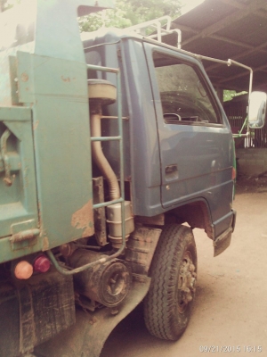 isuzu  เครื่อง 110 นอก เกียร์ ล็อกกี้ 6 เกียร์ ไม่มีสะโลแอร์เย็น สภาพสวย เอกสารครบมีทะเบียน