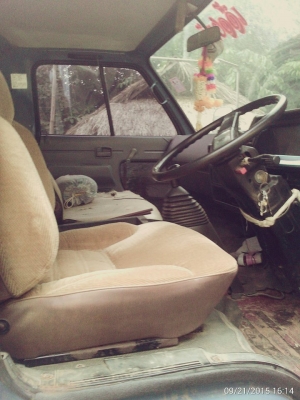 isuzu  เครื่อง 110 นอก เกียร์ ล็อกกี้ 6 เกียร์ ไม่มีสะโลแอร์เย็น สภาพสวย เอกสารครบมีทะเบียน