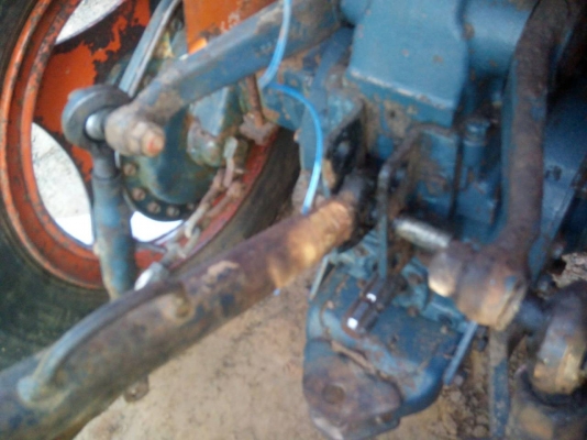 ขายรถไถคูโบต้าL2002สองเพลาสวยๆ เดิมๆสภาพ90\% หาง5หนึ่งพวงจัดกันไปแบบดีเลยครืองแน่นดีเลย ระบบไฮโลลิกแรงเร็วไม่อืดข้าเลย ยางหน้าหลังเติมดอกอยู่ครับสียังเดิมอยู่เลยยังเคยทำสีเลยระบบPTOยังใช้งานได้ สวนเกียร์ไม่หลุดไม่มีหอนเลยอุปกรและตัวยังไม่มีเชื่อมด้ามเลยว่า