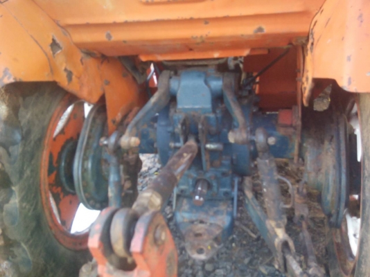 ขายรถไถคูโบต้าL2002สองเพลาสวยๆ เดิมๆสภาพ90\% หาง5หนึ่งพวงจัดกันไปแบบดีเลยครืองแน่นดีเลย ระบบไฮโลลิกแรงเร็วไม่อืดข้าเลย ยางหน้าหลังเติมดอกอยู่ครับสียังเดิมอยู่เลยยังเคยทำสีเลยระบบPTOยังใช้งานได้ สวนเกียร์ไม่หลุดไม่มีหอนเลยอุปกรและตัวยังไม่มีเชื่อมด้ามเลยว่า