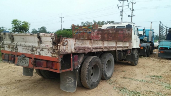 ISUZU   10 ล้อ  เพลาเดียวร้อคกี้ ขาย 450,000