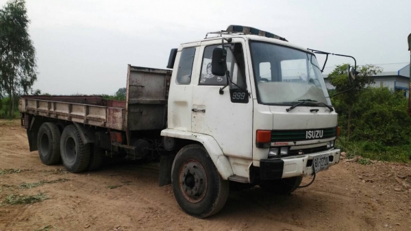 ISUZU   10 ล้อ  เพลาเดียวร้อคกี้ ขาย 450,000