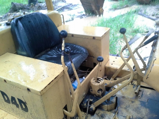 ขายรถแทรคเตอร์ CAT D4D ตีนตะขาบ ราคา 300000