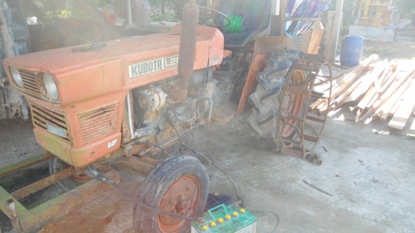 ขายรถไถคูโบต้า 2200 เครื่อง3 สูบสุดประหยัด เครื่องดีครับ มีอุปกรณืเสริม 4 อย่างครับ ขายรถไถคูโบต้า 2200 เครื่อง3 สูบสุดประหยัด เครื่องดีครับ มีอุปกรณืเสริม 4 อย่างครับ