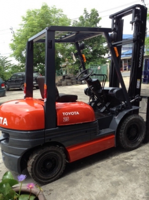 +++ ขายโฟล์คลิฟท์  TOYOTA 6FD25  ขนาด  2.5  ตัน  เครื่องยนต์ดีเซล  2Z  เสา  4  เมตร  เกียร์ธรรมดา  งา 1,070  มม.  ยางตันครับ