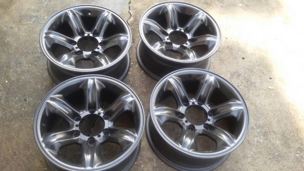 ขายล้อแม็ก isuzu เล็บเหยี่ยว 16"&times;7" et7.5 6 รู 139.7 ทำสีใหม่ สีดำด้าน ไม่มีซ่อม ไม่คด ไม่ดุ้ง ขายทั้งชุด 11,900 บาทพร้อมเปลี่ยนถ่วงครับ สนใจติดต่อเล็กคลองสามครับ 081-3747940