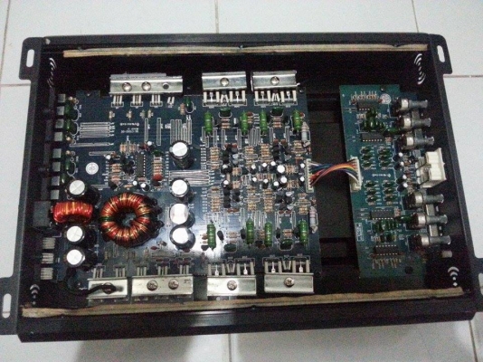 แอมป์ 4 แชลแนลแม็กนั่ม