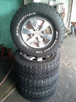 ล้อVigo + BF All 265/70/16 สภาพดี 1ขุด แถมนอตแท้ 24ตัว