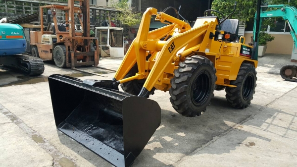 ขาย รถตักล้อยาง MITSUBISHI รุ่น WS200A ตักได้ ครึ่งคิว สองเพลา เอวอ่อน เกียร์ทอร์ค   ยางใหม่ สวยพร้อม ใช้งาน  มือสองญี่ปุ่น ทำสี CATERPILLAR เพื่อความสวยงาม มือถือ/LINE ID :0818753444