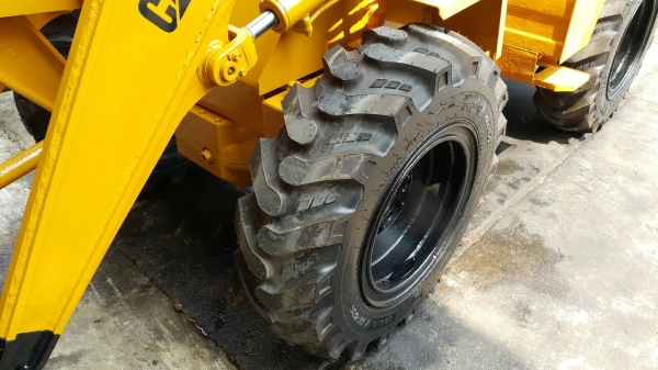 ขาย รถตักล้อยาง MITSUBISHI รุ่น WS200A ตักได้ ครึ่งคิว สองเพลา เอวอ่อน เกียร์ทอร์ค   ยางใหม่ สวยพร้อม ใช้งาน  มือสองญี่ปุ่น ทำสี CATERPILLAR เพื่อความสวยงาม มือถือ/LINE ID :0818753444