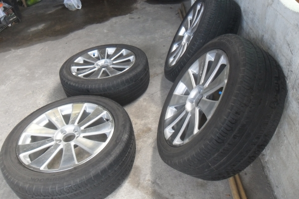 ล้อแม็ก19นิ้ว5รู114 พร้อมยาง สวยๆ 4 ล้อ ลดราคาเหลือ 8500 บาท