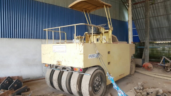 ขายรถบดล้อยาง 9 ล้อ KAWASAKI KR20D เครื่องดี ระบบปั้มน้ำใช้งานได้ปกติ เอกสารสัญญาซื้อขาย