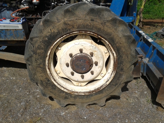 ขาย ฟอร์ด6610 สองเพลาเสื้อลาย คาราโล่ ปั๊มกลมไอดีโต