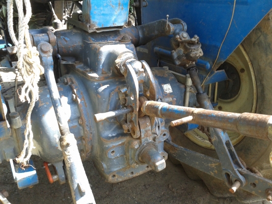 ขาย ฟอร์ด6610 สองเพลาเสื้อลาย คาราโล่ ปั๊มกลมไอดีโต