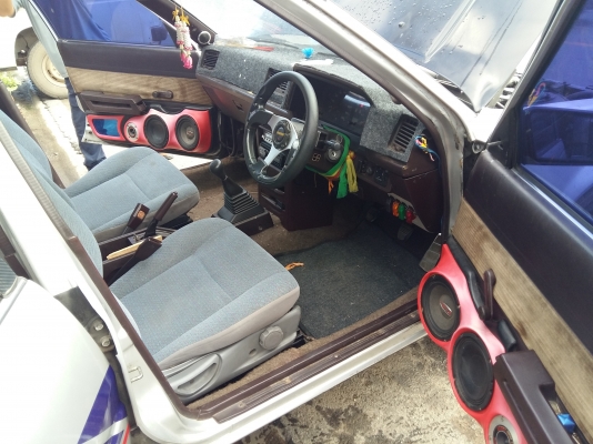 ขายรถเก๋งโตโยต้า ตู้เย็น เครื่องเสียงเต็ม พาวเว่อห้าตัว ล้อแม็ก ยางดี