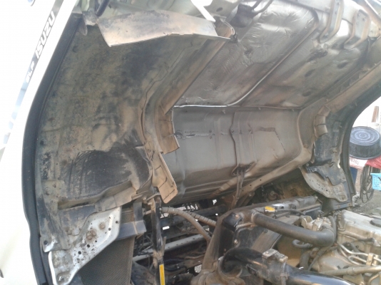 ขายหกล้อ ISUZU NQR 175 แรง **EURO 2 **  ปี 52 ยาว 5.50 เมตร แอร์เทอร์โบพวงมาลัยพาเวอร์ ยางเรเดียล