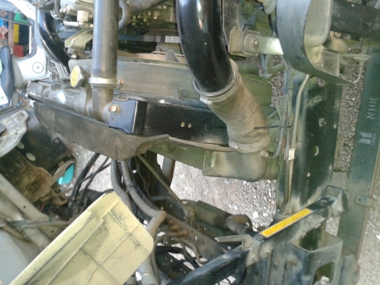 ขายหกล้อ ISUZU NQR 175 แรง **EURO 2 **  ปี 52 ยาว 5.50 เมตร แอร์เทอร์โบพวงมาลัยพาเวอร์ ยางเรเดียล