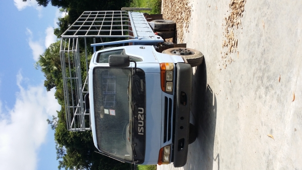 ขายรถ 6 ล้อ อีซูสุ 120 แรง ฝาขาว