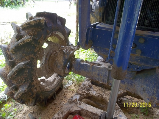 ขายไถฟอร์ด 6600   T3    ขับเคลื่อน 4x4  เอกสารทะเบียนพร้อมโอน