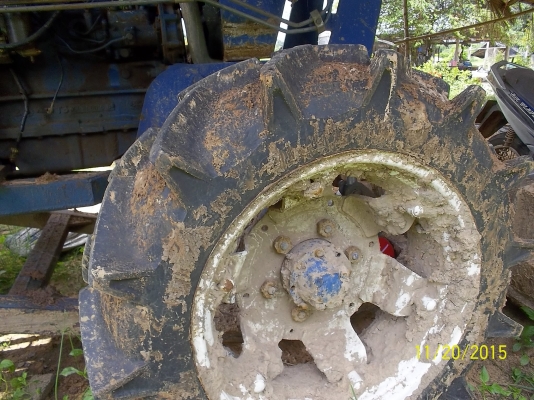 ขายไถฟอร์ด 6600   T3    ขับเคลื่อน 4x4  เอกสารทะเบียนพร้อมโอน