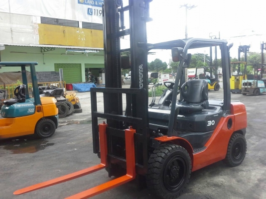 TOYOTA 8FD30ขนาด3ตัน เสาสูง4เมตร เกียร์ออร์โต้ เครื่องยนต์ดีเซล2Z รับประกันเครื่องเกียร์3เดือน ราคาต่อรองได้0816161541