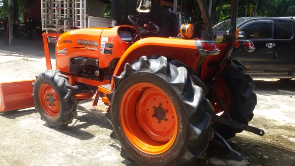 รถไถคูโบต้าL3608 พร้อมไช้งานรถอยู่วังบัว คลองขลุง กำแพงเพชร  ราคา285000บาท   มีไบมีดหน้าหนึ่งอัน กับผาน6หนึ่งอัน สนใจสอบุถามได้ที่081 3655997 อำพร  พาเจริญ  ราคาต่อรองได้อีกนะครับ