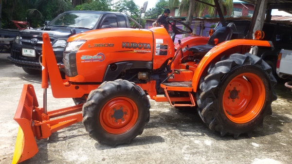 รถไถคูโบต้าL3608 พร้อมไช้งานรถอยู่วังบัว คลองขลุง กำแพงเพชร  ราคา285000บาท   มีไบมีดหน้าหนึ่งอัน กับผาน6หนึ่งอัน สนใจสอบุถามได้ที่081 3655997 อำพร  พาเจริญ  ราคาต่อรองได้อีกนะครับ