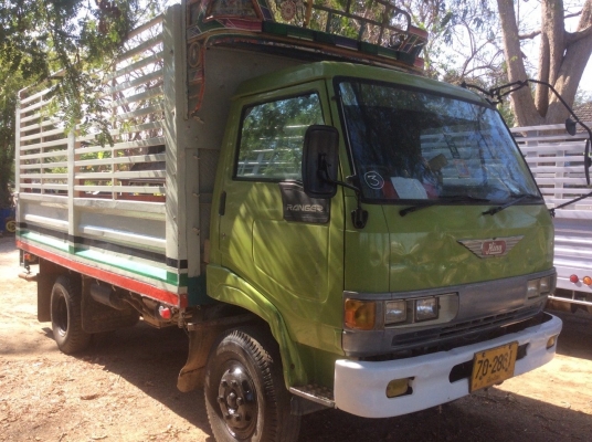 HINO 6ล้อ(เครื่อง160แรง WO6D)เครื่องดี พวงมาลัยพาวเวอร์ คานหน้า-หลัง F ยางดี ครัทซีสวย รถพร้อมใช้ เหมาะเอาไปทำดั๊มขาย 370,000บาท (ศุภากร 081- 1903107 ,081-4252943)