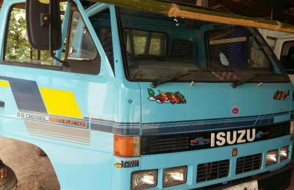 หกล้อ อีซุซุ NKR88ปี37ช่วงสั้น3.20ส สภาพพร้อมใช้งาน ทะเบียนพร้อมโอน