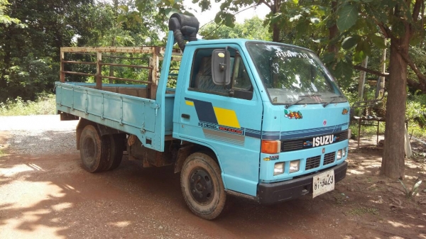 หกล้อ อีซุซุ NKR88ปี37ช่วงสั้น3.20ส สภาพพร้อมใช้งาน ทะเบียนพร้อมโอน
