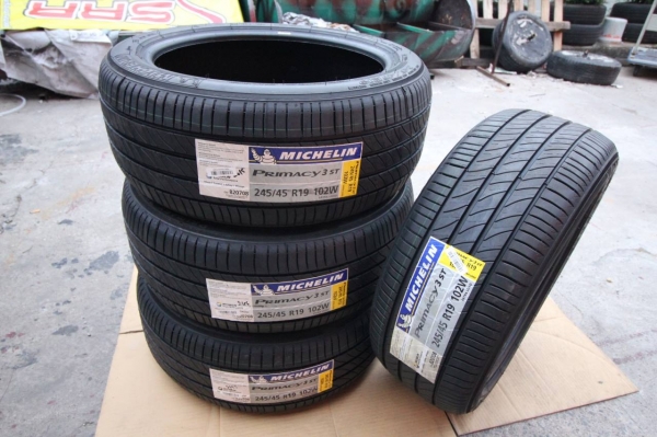 MICHELIN PRIMACY3 ST 245/45R19 เส้นละ 8,500 บาท