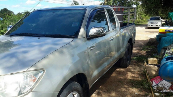 รถสวยพร้อมใช้ เครื่อง2700ติดแก็สLPG  แอร์เย็นภายในสวย