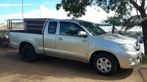 รถสวยพร้อมใช้ เครื่อง2700ติดแก็สLPG  แอร์เย็นภายในสวย