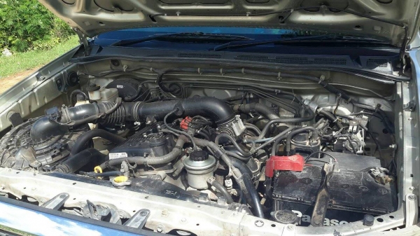 รถสวยพร้อมใช้ เครื่อง2700ติดแก็สLPG  แอร์เย็นภายในสวย