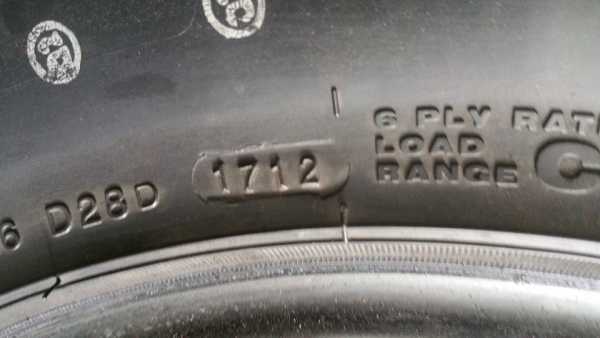ขายครับ ยางปี 12 ดอกเหลือเยอะๆ deestone Mud 33 นิ้ว ขายครับ ยางปี 12 ดอกเหลือเยอะๆ deestone Mud 33 นิ้ว