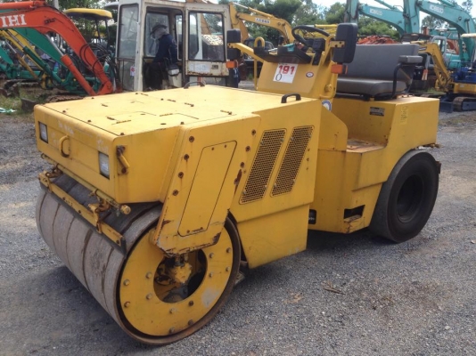 มี VDO รถบดถนน SAKAI TW500 ขนาด 4 ตัน เก่านอกแท้ พร้อมใช้